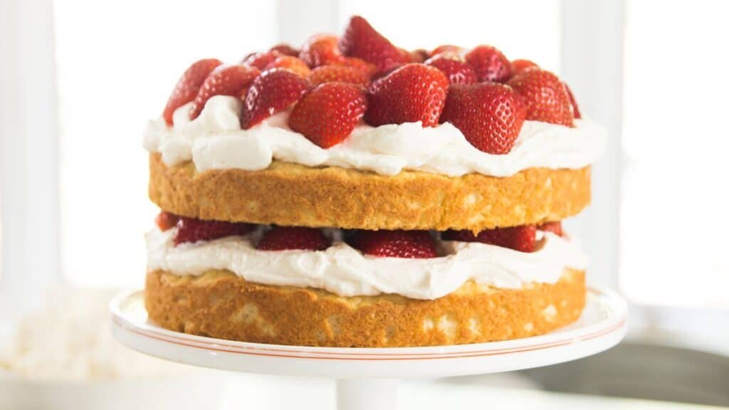 Easy Strawberry Shortcake Cake Recipe
